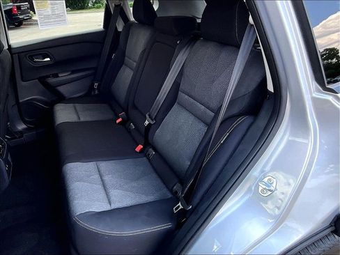Used 2025 Nissan Rogue SV AWD/4WD image 15