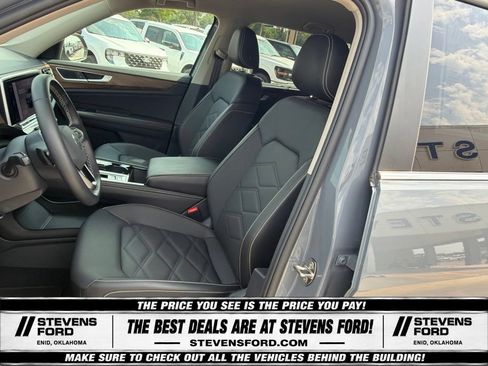 Used 2025 Volkswagen Atlas SE AWD/4WD image 14