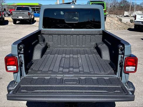 New 2026 Jeep Gladiator Sport AWD/4WD image 18