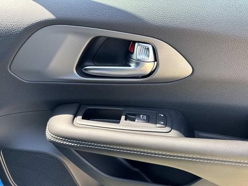 New 2027 Chrysler Pacifica Select AWD/4WD image 16