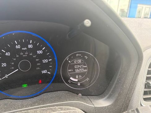 Used 2017 Honda HR-V EX-L image 2