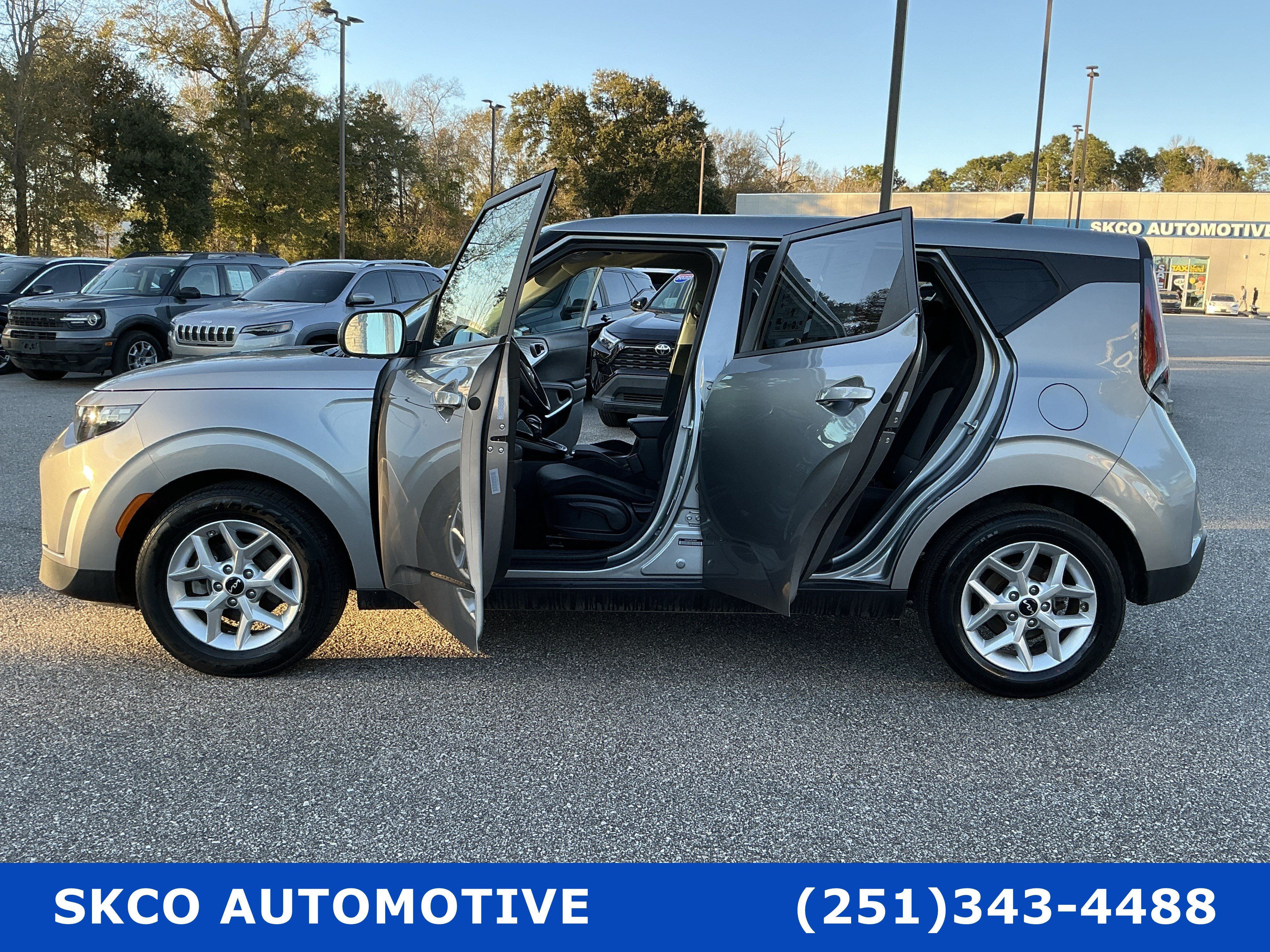 Used 2024 Kia Soul LX w/ Option Group 015 FWD image 31