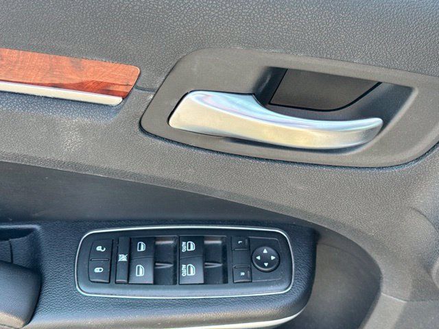 Used 2014 Chrysler 300 RWD image 40