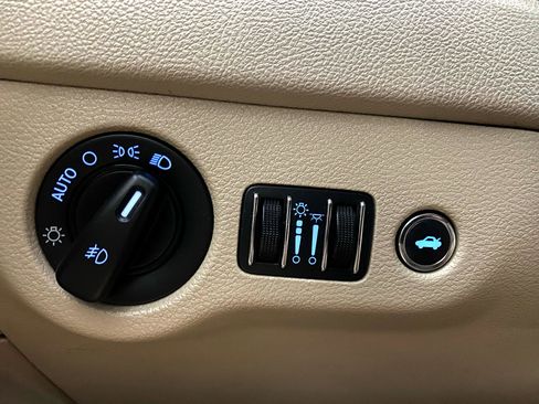 Used 2011 Chrysler 300 Limited w/ Luxury Group image 47