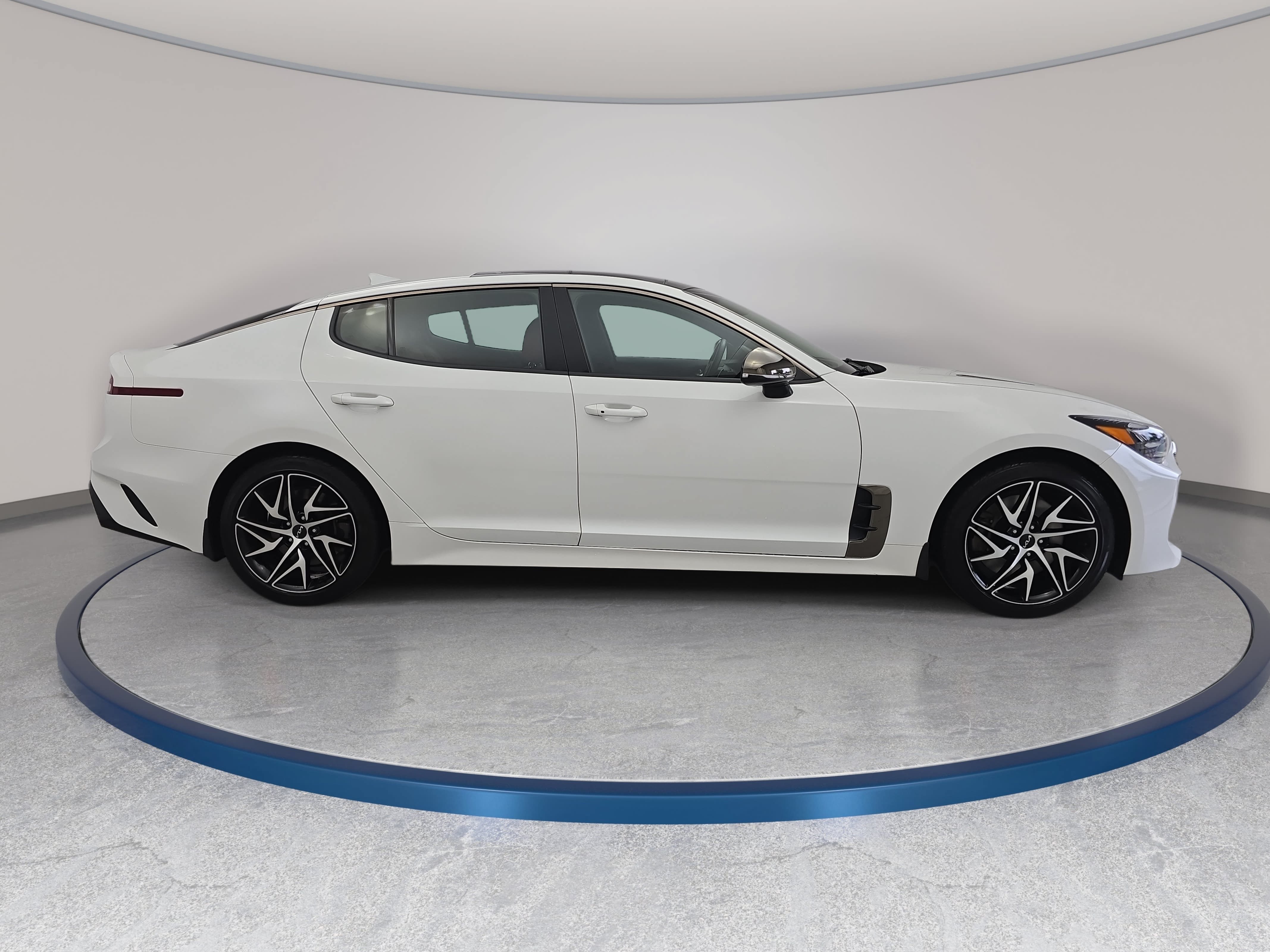 Used 2023 Kia Stinger GT-Line w/ Sun & Sound Package RWD image 4