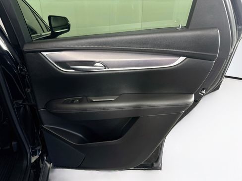 Used 2022 Cadillac XT5 Luxury w/ LPO, ONYX Package FWD image 29