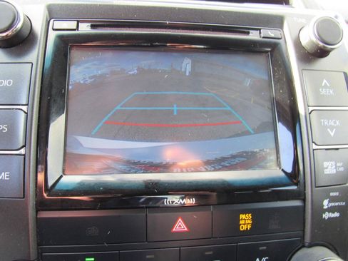 Used 2017 Toyota Camry SE w/ Moonroof Package image 17