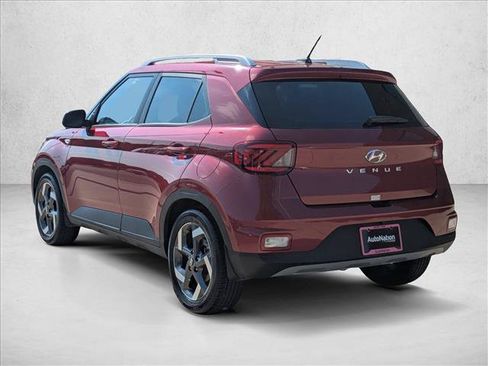 Used 2024 Hyundai Venue SEL FWD image 8