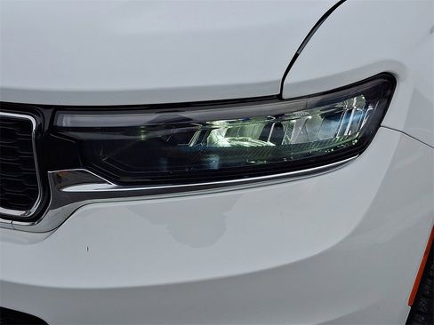 Used 2021 Jeep Grand Cherokee L Limited image 9