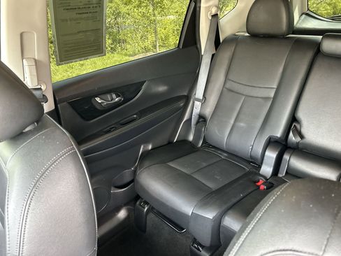 Used 2020 Nissan Rogue SL w/ Premium Package AWD/4WD image 5