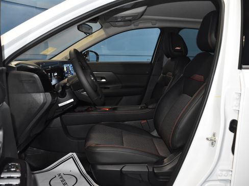 New 2026 Nissan Kicks SR w/ SR Premium Package image 5