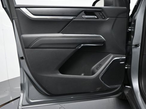 Used 2025 GMC Acadia Elevation image 22