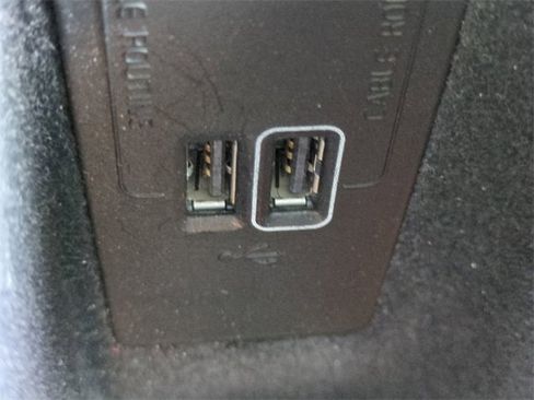 Used 2021 Volvo XC60 T5 Momentum w/ Premium Package image 22