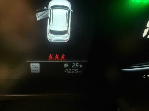 Used 2025 Kia Niro LX image 33