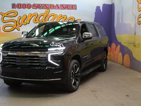 New 2025 Chevrolet Suburban Premier image 2