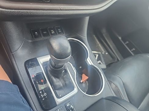 Used 2017 Toyota Highlander XLE image 17