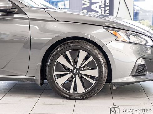 Used 2022 Nissan Altima 2.5 SV FWD image 11