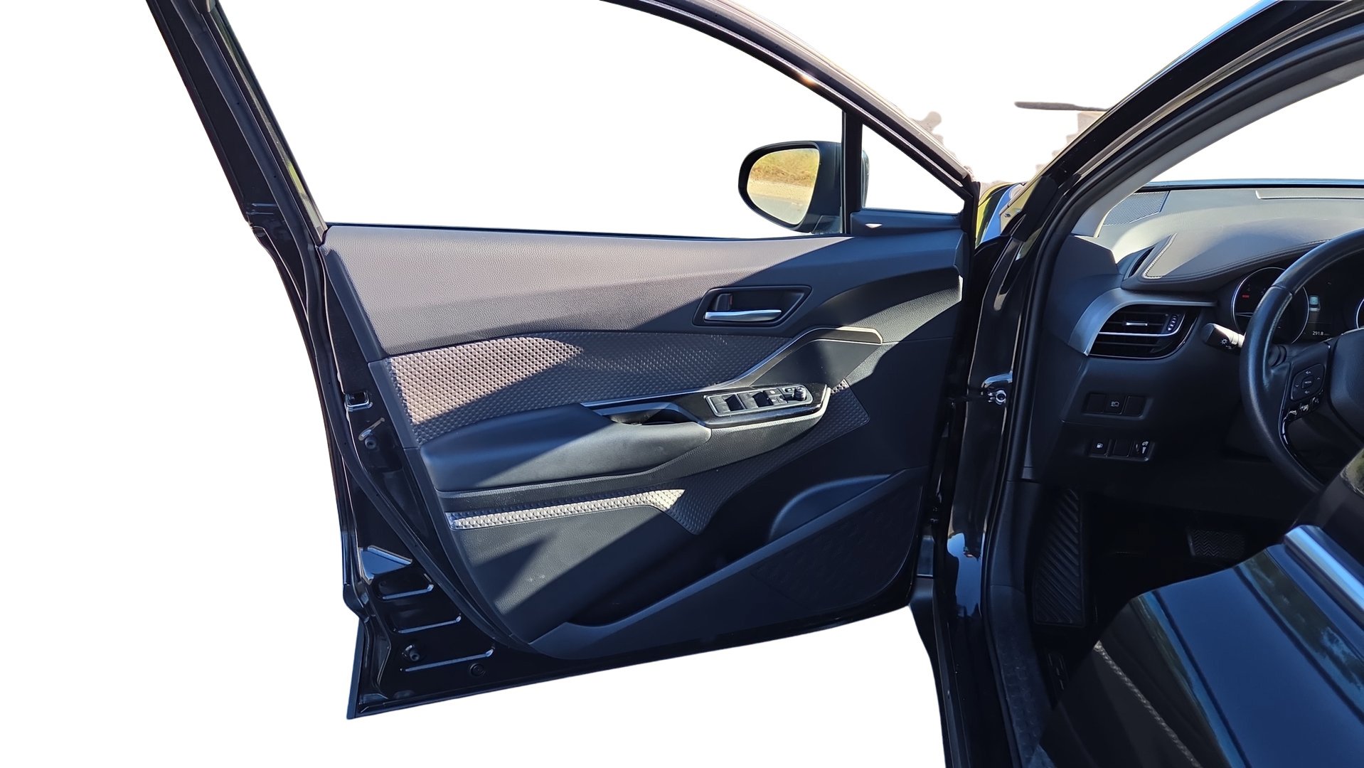 Used 2022 Toyota C-HR Limited FWD image 12