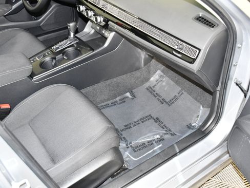 Certified 2023 Honda Civic EX image 32