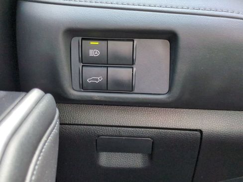 Used 2021 Toyota Highlander XLE FWD image 14