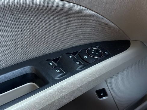 Used 2019 Ford Fusion SE FWD image 25