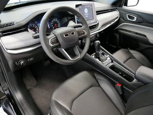 Certified 2025 Jeep Compass Latitude image 2