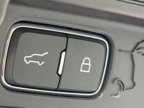 Used 2020 Ford Explorer XLT w/ Comfort Package AWD/4WD image 25