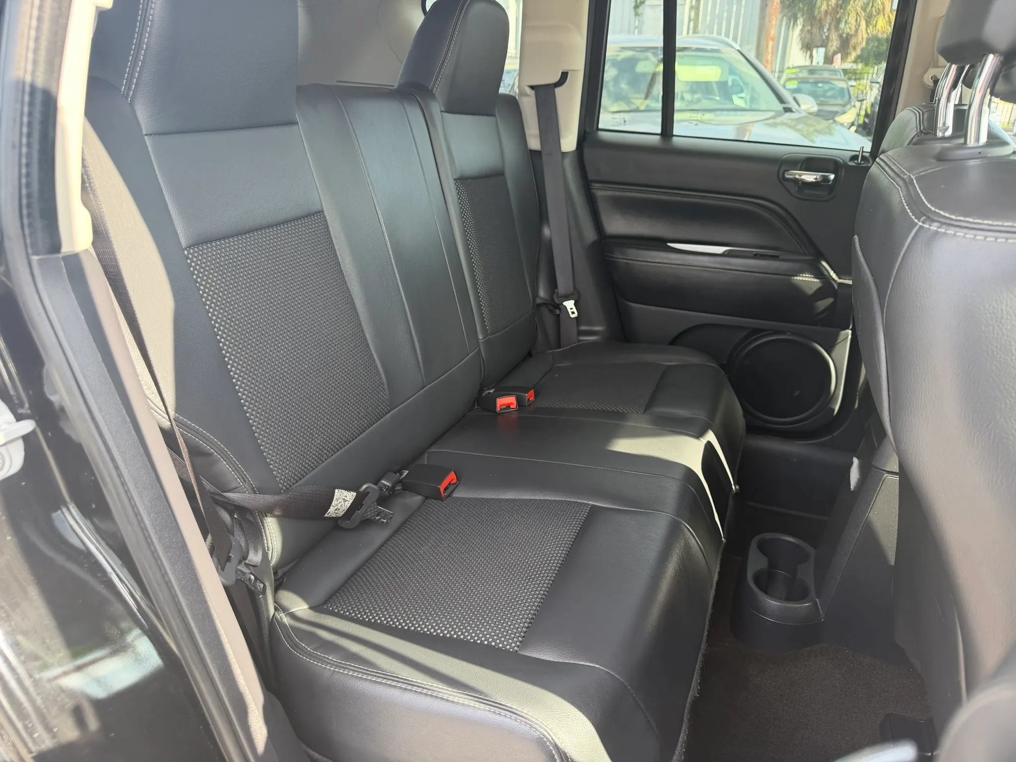 Used 2014 Jeep Compass Latitude FWD image 11