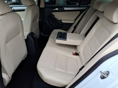 Used 2018 Volkswagen Jetta SE FWD image 9