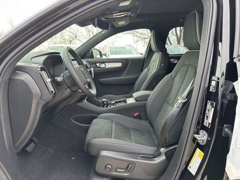 New 2026 Volvo XC40 B5 Ultra w/ Climate Package image 13