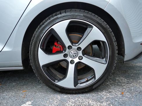 Used 2017 Volkswagen GTI S image 11