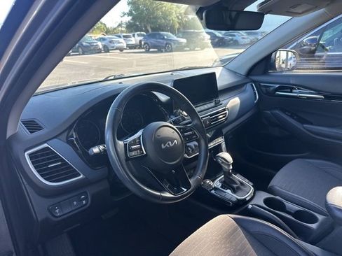 Used 2023 Kia Seltos S w/ Navigation Package image 5