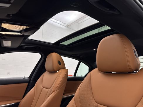 Used 2023 BMW 330i 330i image 3