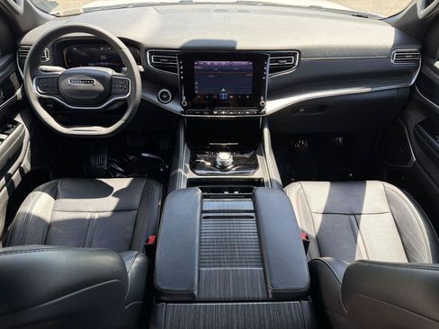 Used 2023 Jeep Wagoneer L Series II AWD/4WD image 19