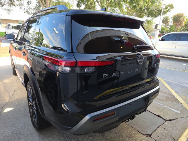 Certified 2026 Nissan Pathfinder Platinum w/ Lighting Package AWD/4WD image 5