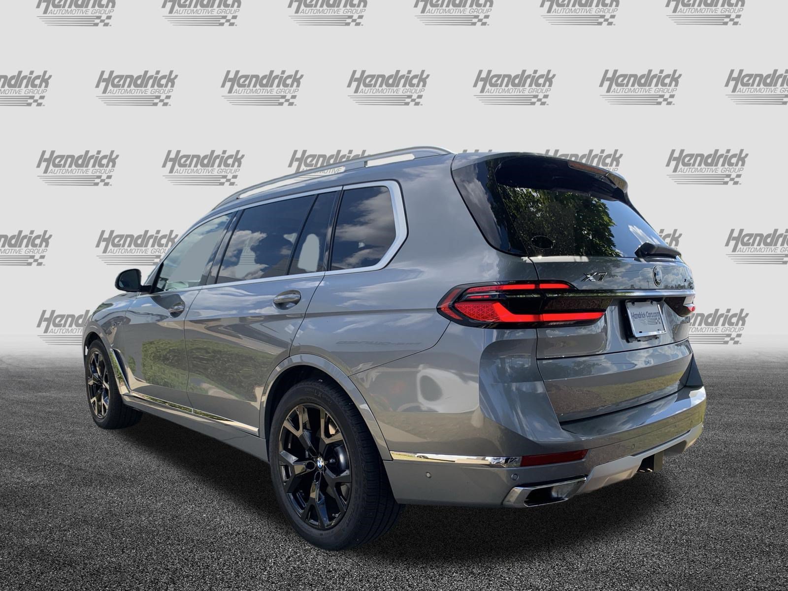 Used 2023 BMW X7 xDrive40i w/ Premium Package AWD/4WD image 8