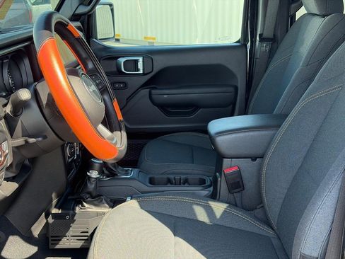 Used 2025 Jeep Gladiator Sport AWD/4WD image 18