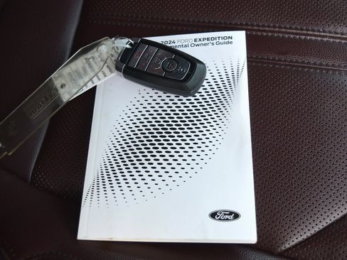 Used 2024 Ford Expedition Limited image 38