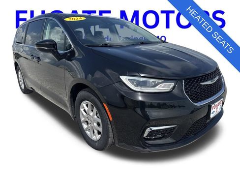 Used 2024 Chrysler Pacifica Touring-L FWD image 12