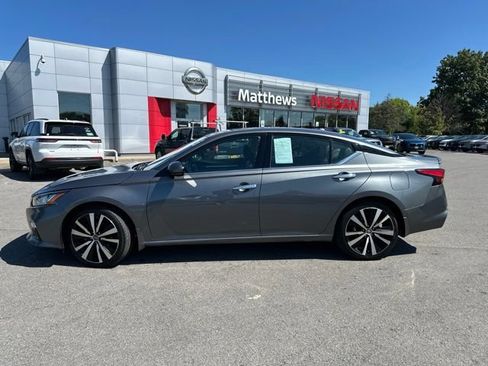 Used 2020 Nissan Altima 2.5 Platinum AWD/4WD image 2