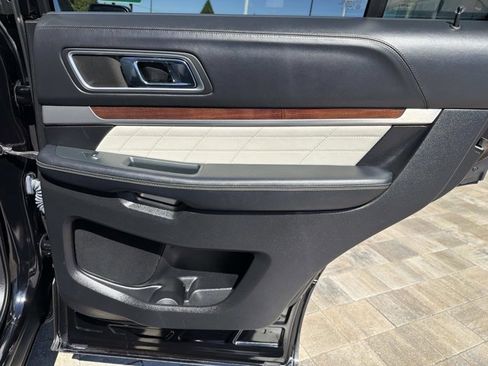 Used 2018 Ford Explorer Platinum image 22