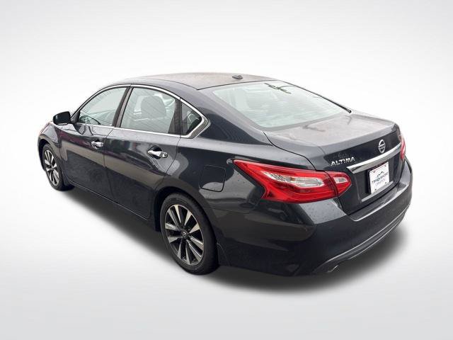 Used 2016 Nissan Altima 2.5 SV w/ Convenience Package FWD image 2