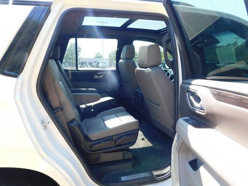 Used 2024 Chevrolet Tahoe LT w/ LT Signature Package AWD/4WD image 6
