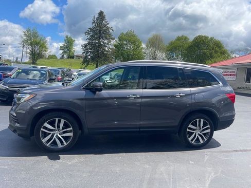 Used 2017 Honda Pilot Touring image 2