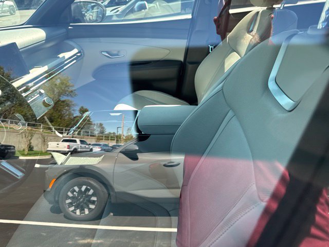 Used 2025 Hyundai Tucson Limited FWD image 8