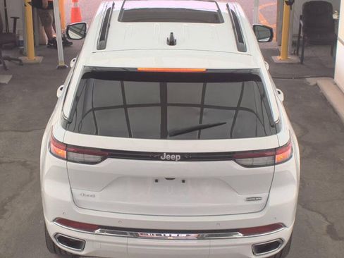 Used 2024 Jeep Grand Cherokee Overland AWD/4WD image 5