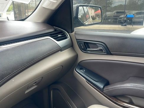 Used 2017 Chevrolet Suburban LT w/ LT Signature Package image 18