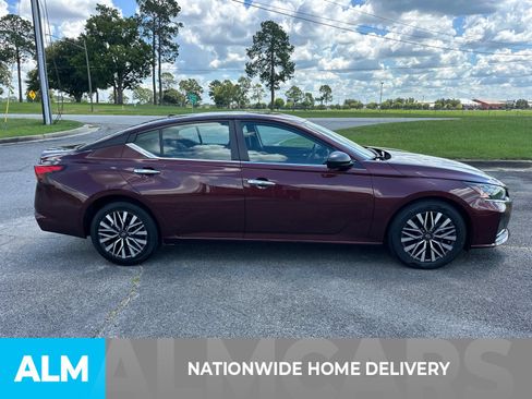 Used 2025 Nissan Altima 2.5 SV FWD image 4