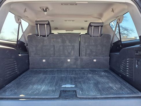 Used 2019 Chevrolet Suburban LT w/ Luxury Package image 20