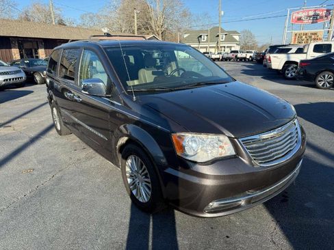 Used 2015 Chrysler Town & Country Touring-L w/ Driver Convenience Group FWD image 2